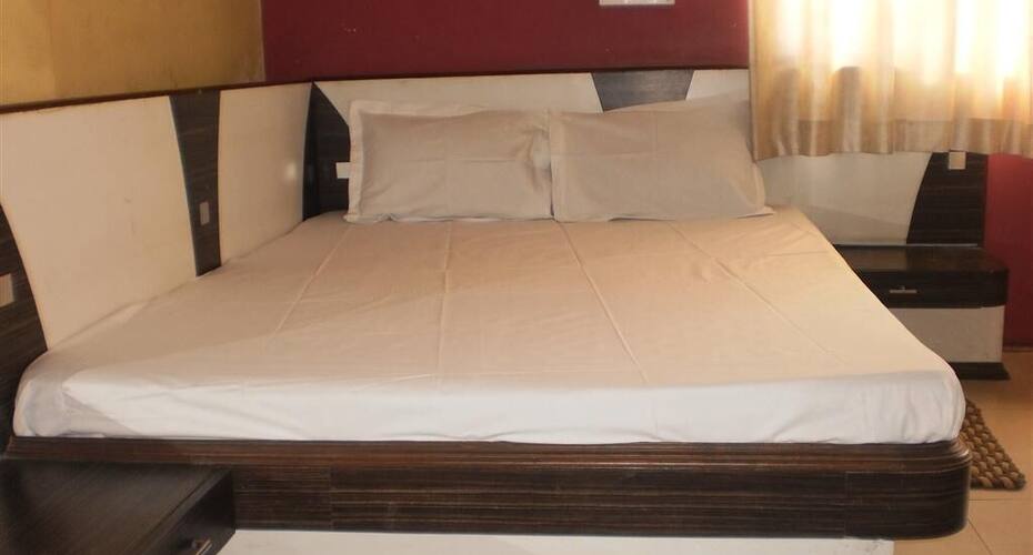 Gurukripa Hotel & Restaurant, Maheshwar 1